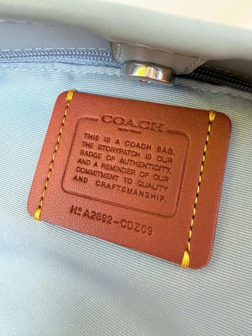 coach Medium City Tote Bag In Signature Canvas cdz09